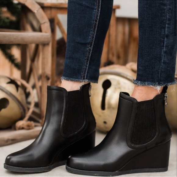 Blowfish Malibu Praline Wedge Vegan Booties Boots Black Size 9 NEW - Picture 2 of 16